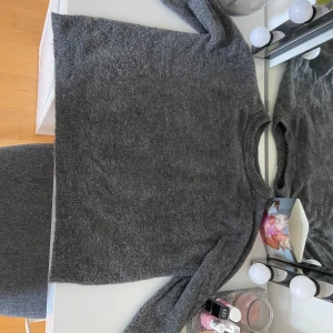 Grå stickad tröja från zara - Andvänd stickad tröja från zara 
