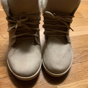Vinterskor - Ett par vinterskor som inte är använda, och inte används, det är ett jätte skönt material på insidan och passar perfekt för vintern.