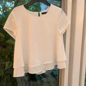 Volang topp - Säljer denna fina stockholmstil inspirerade topp, sjukt gullig❤️pris kan diskuteras