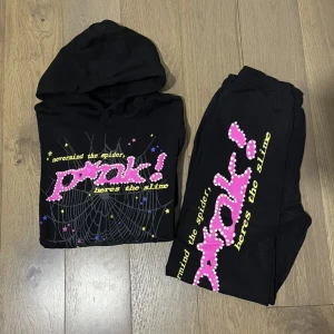 Sp5der tracksiut  - Sp5der tracksiut som inte är använd alls som är i helt nytt skick och bra kvalitet. Pris kan diskuteras 👍 OBS!! Skriv för intresse ‼️