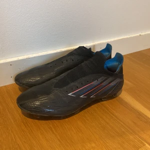 Fotbollskor - Tjenare!😄Adidas speedflow X, kostar runt 2600 kr nytt. Bra kondition men box och og snören saknas, därför lågt pris, priset kan discuteras