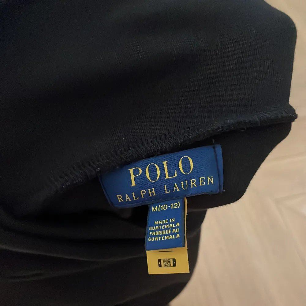 Har en riktigt fett Ralphlouren tjocktröja i st M )10-12 år i väldigt bra skick har använt den 4 gånger.. Hoodies.