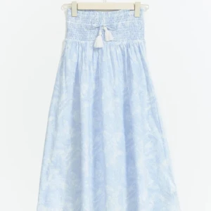 Långkjol från Gina Young  - Säljer denna super fina mönstrade kjol från Gina Young🫶🏼 är i toppen skick!🩵🌊