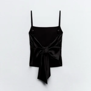 Zara topp - Använd endast 1 gång helt ny anars knytning i ryggen och man kan ställa in  banden så den passar vilken storlek som helst