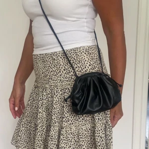 Väska - Super söt väska, säljer åt min syster så vet ej märke tyvärr💗