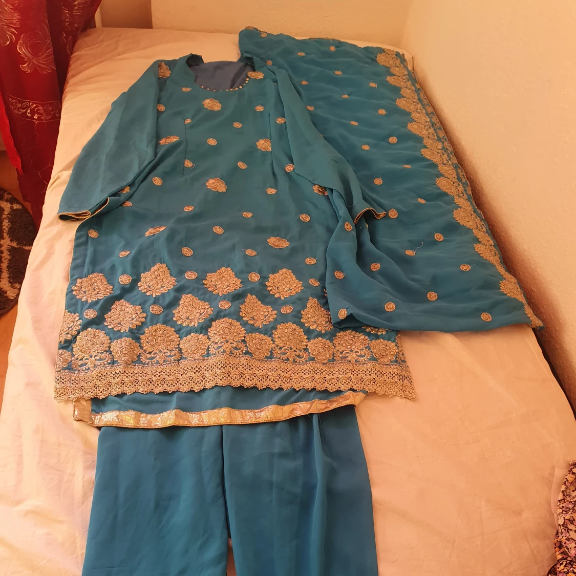 Indiska kläder - 90