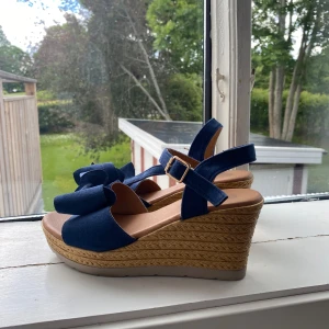 Sandaletter - Jättefina och bekväma sandaletter som tyvärr inte används längre. ☀️