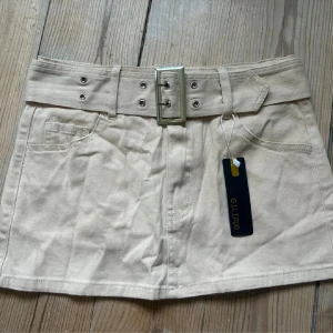 Jeanskjol - Så snygg och coolajeans kjol som aldrig är använd!🤗🤗