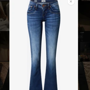 Ltb lågmidjade jeans - Jag säljer mina ltb jeans ”valerie” då dom är för korta för mig!💕 Pris kan diskuteras vid snabbt köp!!