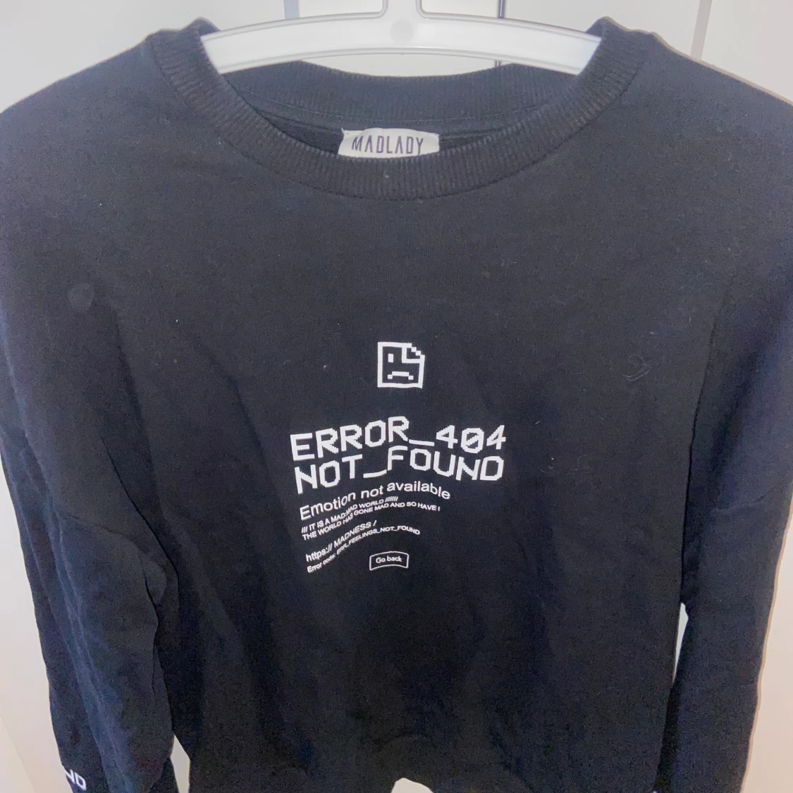 Svart tröja från Madlady med texten 'ERROR 404 NOT FOUND' - 91