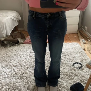 Jeans - Storlek 36. Jag är 165. Fråga om mått