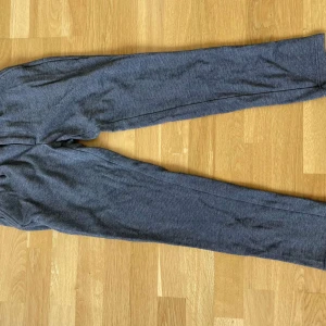 Jack&Jones byxor - Kostymbyxor i mjukt material, inga defekter. Storlek 29/32