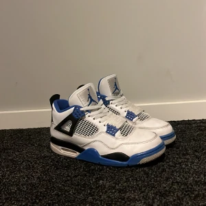 Jordan 4 - Hej säljer nu mina Jordan 4 för att de är för små
