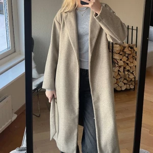 Beige kappa - Beige kappa från veromoda 