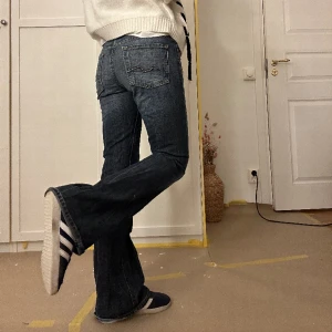 7 for all mankind jeans - Svin snygga 7 for all mankind jeans😍 de är långa i benen och sitter superbra, är dessutom i bra skick🔥 köparen står för frakt