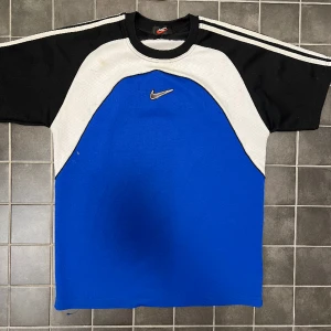 Adidas x Nike  - Bootleg adidas x Nike  Inte perfekt då de är fläkar  Passar M/L