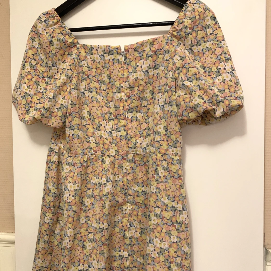 Klänning med blommor  - 90