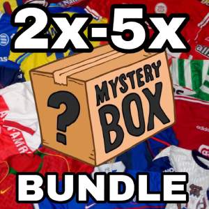 (RENSNING AV LAGER) Säljer nu en mystery box bundle vilket betyder att man kan få fler än 1 tröja i. Priserna är olika, 2 tröjor för 300, 3 tröjor för 430, 4 tröjor för 550 och 5 tröjor för 650