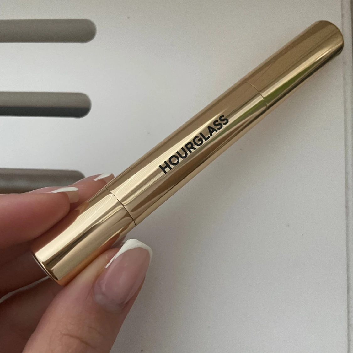 Hourglass Volumizing Glossy Balm Lure