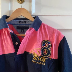 Tommy hilfiger t shirt  - Randig Tommy hilfiger t shirt i fint skick ❤️