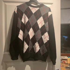 Oversized tröja - Bra skick, använt fåtal gånger. Brandy Melville. Oversized fit.