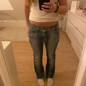 G-star jeans - Säljer dessa as balla lågmidjade jeansen från G-star raw, då de är för stora för mig!!❤️‍🔥❤️‍🔥 bara att skriva om ni har några funderingar😇