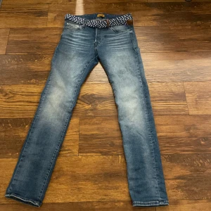 Jack & Jones jeans  - Blå Jack & Jones Jeans storlek 30/32
