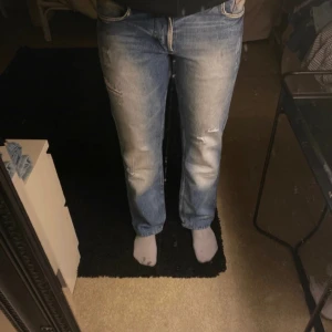 Lågmidjade diesel jeans  - Säljer mina Lågmidjade jeans från diesel. Knappen är borta men man kan sätta dit en ny. 