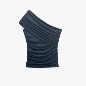 Populär zara topp🤍 - Intressekoll på den här super fina fest toppen från zara💙 helt slutsåld på hemsidan