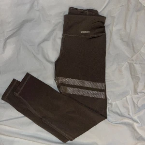 Träningstights - Använda ca 3 ggr! Nypris 700kr