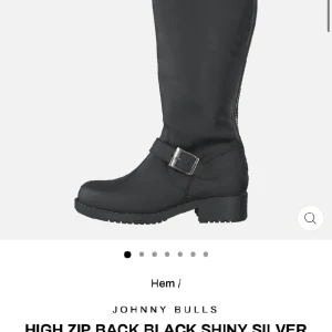 Johnny bulls stövlar  - Säljer ett par Johnny Bulls stövlar använda i använt skick , lite smutsiga på insidan av skon men inget man ser när man har på dom ,går säkert att skrubba bort. Storlek 36  300 kr. Kan sänka priset lite  Pris på hemsida 1600 kr 
