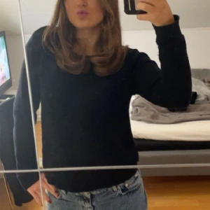 Stickad tröja  - Basic stickad vila tröja. Är som ny! Sann till storleken. 