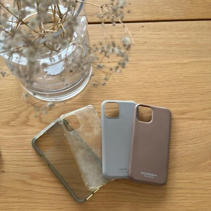 iPhone 11 pro  - Skal av silkon och plast som passar till iPhone 11 pro.  Priset är för alla 4. Normalt slitage förekommer. Köparen står själv för frakten 
