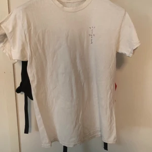 Cactus Jack/Travis scott t shirt - Säljer nu min Travis scott t shirt som inte kommer till användning