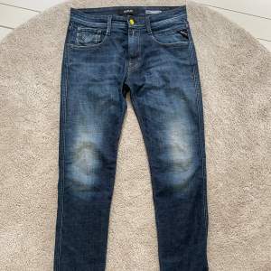 Fina replay anbass jeans, slim fit, storlek 31