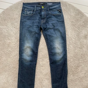 Replay Anbass - Fina replay anbass jeans, slim fit, storlek 31