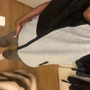 Ull - Jag har använts dethär västen en eller två gånger just nu så använder jag inte längre det är bara höra av mig om ni är intresserad