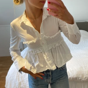 Vit blus - Jättefin vit blus från mango i storlek XS🩷