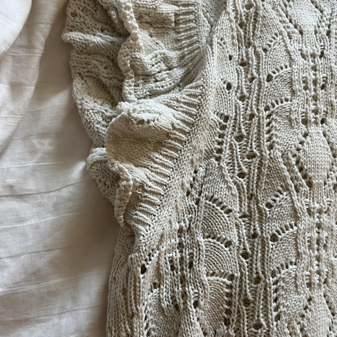 Stickad ärmlös topp - 90