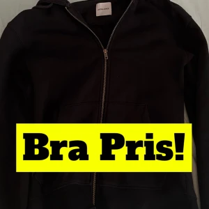 Jack & Jones Svart Zip-Up - Sitter bra. Perfekt till outfits som är snygga! Den är XS men kan också passa S  Riktigt kanonpris!