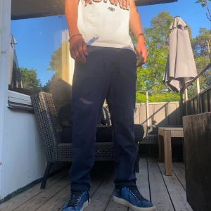  linnè byxor - Grabbar!! Såhär ligger det till. Har ett par för feta linnè byxor. Har fått många tjejer på fall med dessa storspelare, så dont miss out‼️. Storleken är XS men sitter även fint på mig som är 177. Skick 9,9/10 