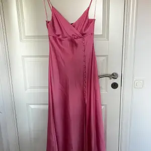 Superfin Zara klänning som endast är använd 1 gång. Pris kan diskuteras 