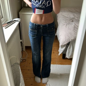 Lågmidjade bootcut jeans  - Super snygga Lågmidjade jeans från Only, säljer då jag inte använder dem. Hör av er om ni har frågor💖💖