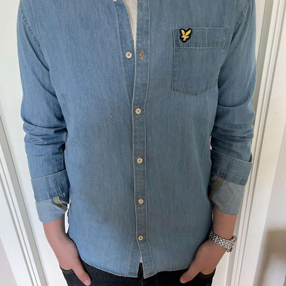 Säljer denna riktigt feta skjorta från lyle and scott. Nypris ligger på ca 700kr. Vårat pris 299kr.. Skjortor.