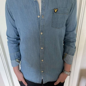 Lyle and scott skjorta - Säljer denna riktigt feta skjorta från lyle and scott. Nypris ligger på ca 700kr. Vårat pris 149kr.