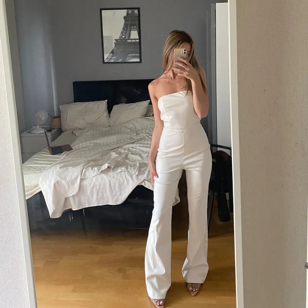 Classy & snygg jumpsuit från Amisu. Nytt skick, aldrig använd! 🤍🌹. Klänningar.