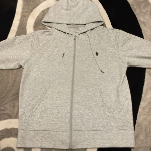 Polo kofta - Polo kofta som ja köpte för ett år sedan har aldrig använt den storlek S men större i storlek pris kan också diskuteras