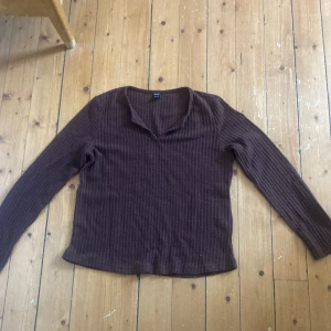 Långärmad t-shirt - Tröjan är knappt använd och är i bra skick. 