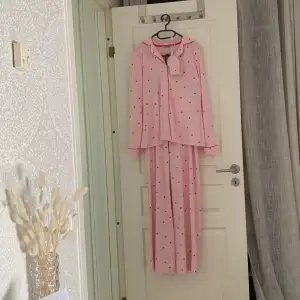 Pyjamas från Anna Field i storlek S 