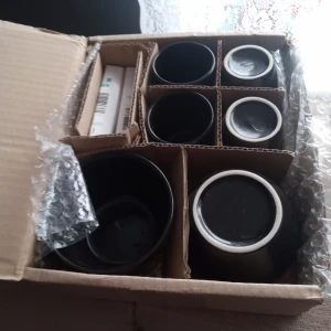 Glöggset ,skålar,skedar mm. - Gluggset bestående av fyra små och två stora skålar ,muggar,skedar .oanvändt ich ligger i sin original förpackning .